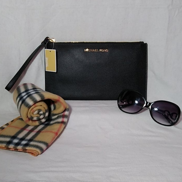 MICHAEL Michael Kors Handbags - Michael Kors Jet Set Large Zip Clutch Wristlet